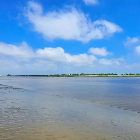 Moderne Mit Grossem Balkon Und Weitblick Lägenhet