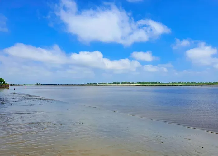 Moderne Mit Grossem Balkon Und Weitblick Lägenhet